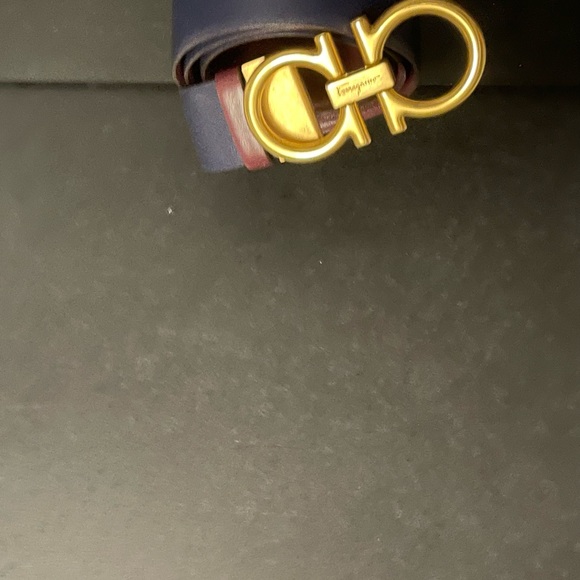 Authentic feragamo belt reversible navy and Maroon - Picture 3 of 3